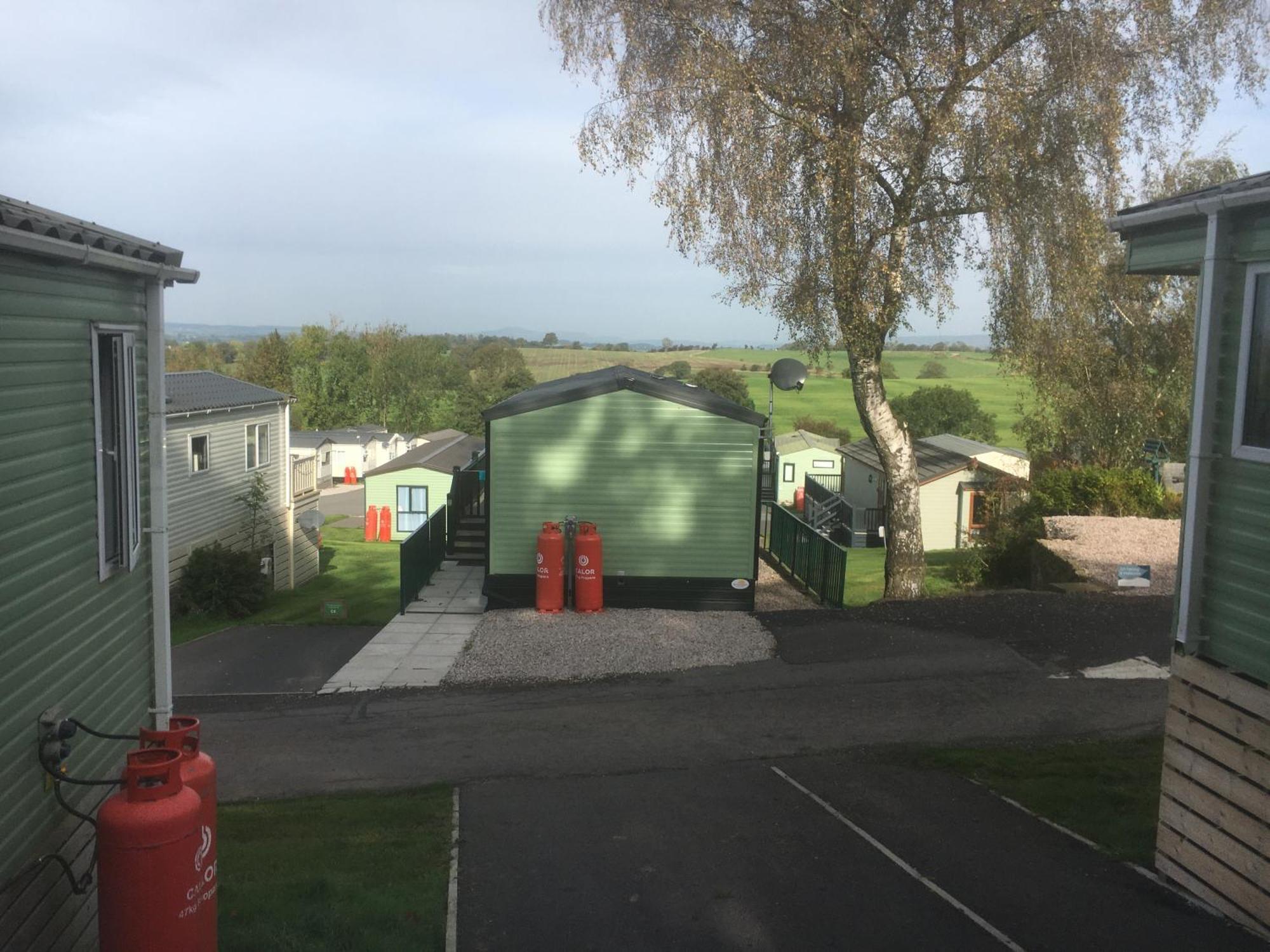 Tim'S Getaways Super Caravan A2, Todber Valley Caravan Park Hotel Gisburn Exterior photo